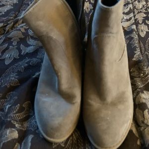 Heel suede light brown boots with inside zipper size 8